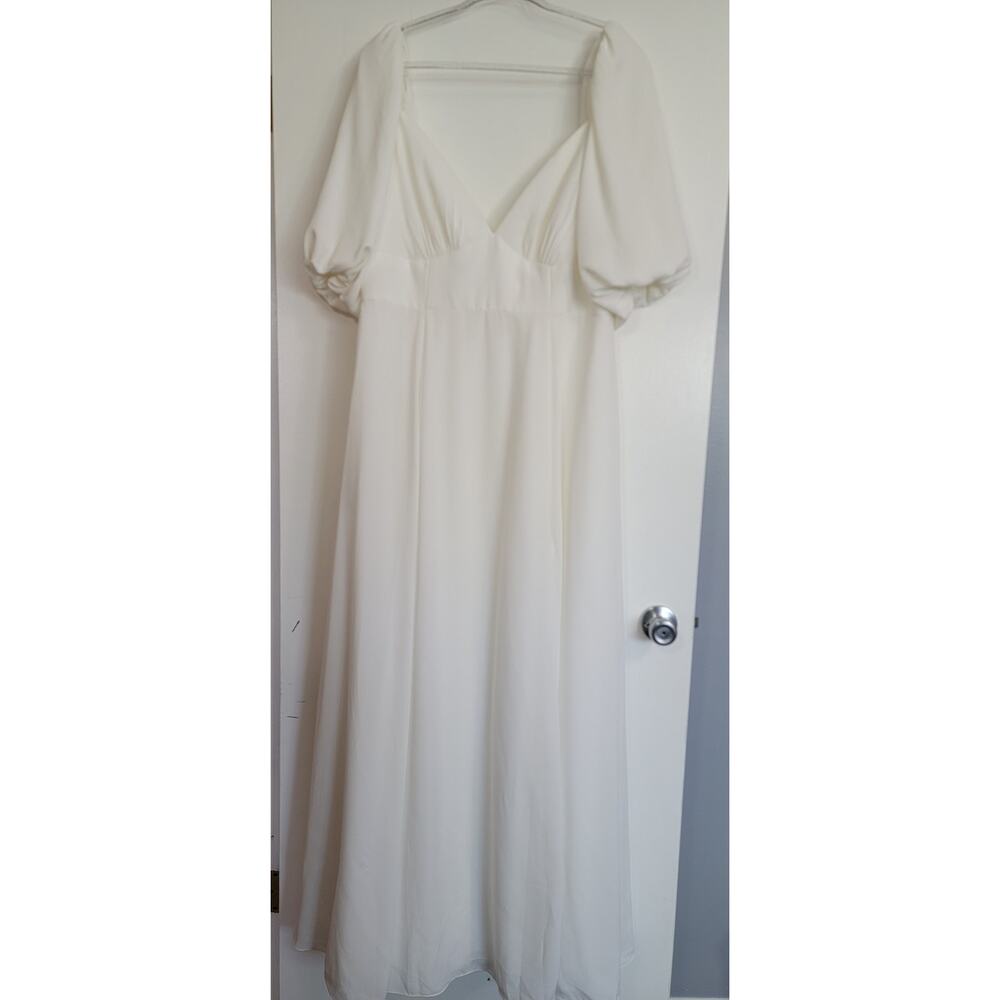 Davids Bridal Bubble Sleeve Georgette V-Neck Wedding Dress 16W Off White